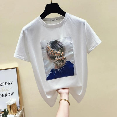 {{ Titulo del producto }} Women's short-sleeved round-neck t-shirts made with Korean-style fashion appliqués - URBAN CHIC CLOTHING {{ tipo de producto }} {{product_vendor}} {{variant_title}} {{ Titulo del producto }} {{ tipo de producto }} {{product_vendor}} {{variant_title}}